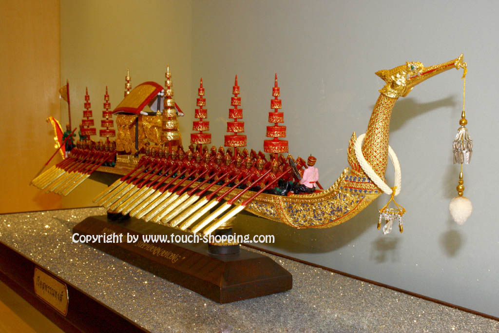 เรือสุพรรณหงส์จำลอง (Royal Barge Suphannahong)