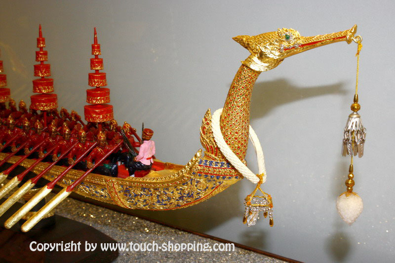 เรือสุพรรณหงส์จำลอง (Royal Barge Suphannahong)
